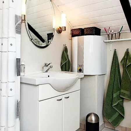 Two-bedroom Holiday In Vaeggerlose 38 * Bøtø By